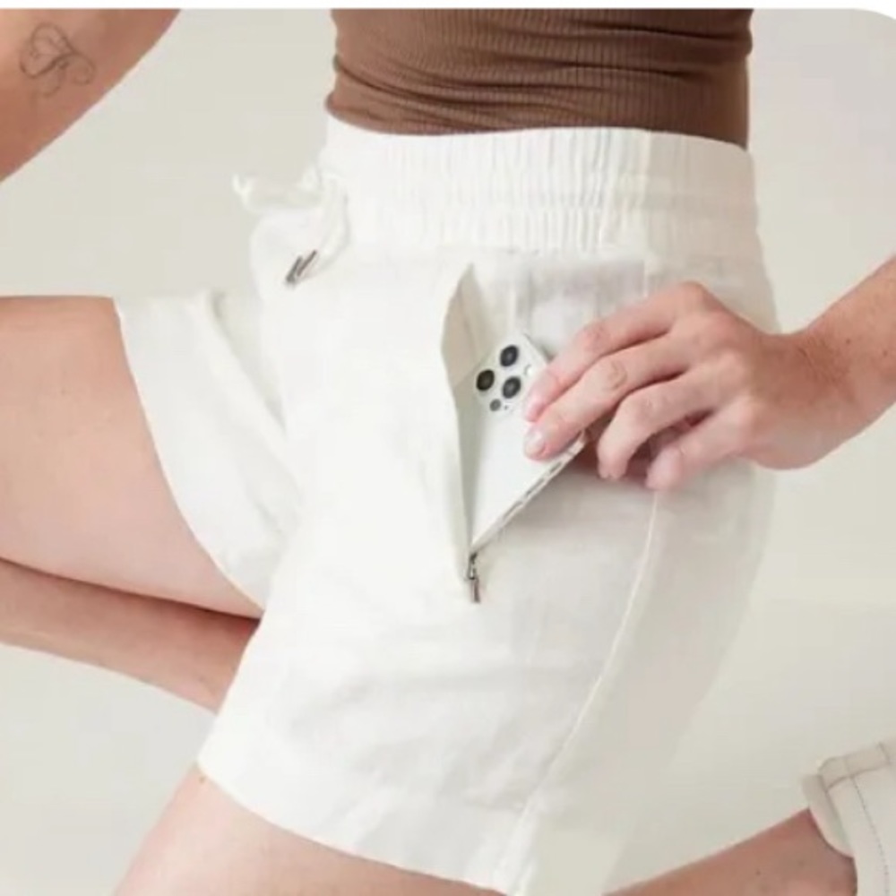 NWT Athleta women's size 10 white linen short zipper pockets drawstring medium